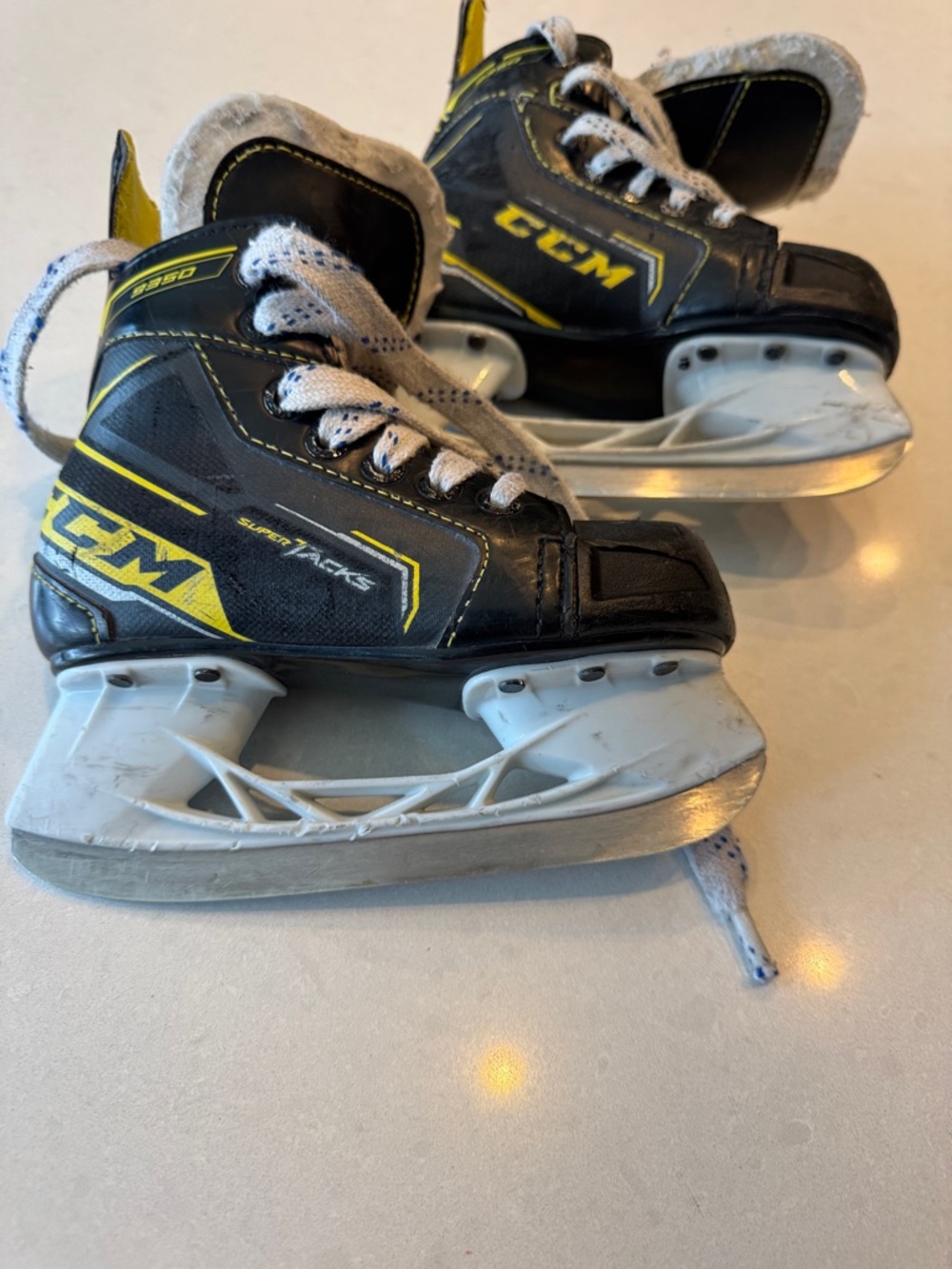 CCM 9350 super tacks Kids Black and Yellow Ice Hockey Skates